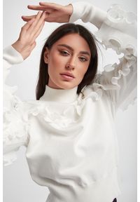 Twinset Milano - Sweter z falbanami TWINSET ACTITUDE. Typ kołnierza: kołnierzyk stójkowy. Materiał: prążkowany, wiskoza, tkanina. Wzór: aplikacja #4