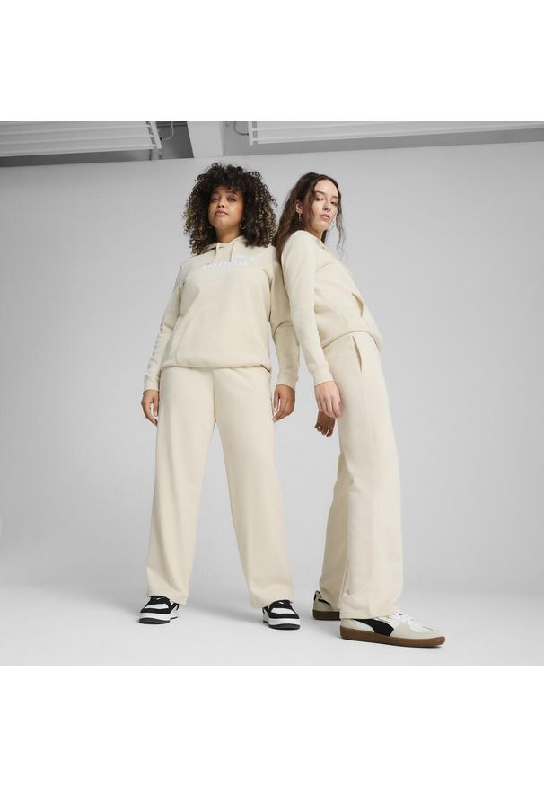 Puma - Damskie spodnie z prostymi nogawkami i małym logo No. 1 ESS Comfort PUMA. Kolor: biały. Wzór: haft. Sport: turystyka piesza