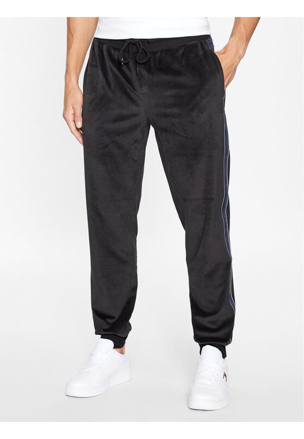 TOMMY HILFIGER - Tommy Hilfiger Spodnie dresowe UM0UM03014 Czarny Regular Fit. Kolor: czarny. Materiał: bawełna, syntetyk
