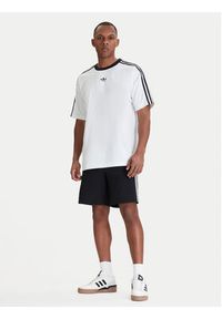 Adidas - adidas T-Shirt adicolor Jacquard KD5829 Biały Loose Fit. Kolor: biały. Materiał: syntetyk #3