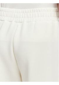 Guess Spodnie dresowe V6YB18 K4315 Kremowy Regular Fit. Kolor: kremowy. Materiał: syntetyk #5