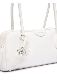 Calvin Klein Torebka Quilted Nylon Medium Shoulder Ba LV04F3743G Biały. Kolor: biały. Materiał: skórzane #4