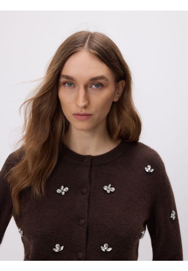 Reserved - Kardigan z aplikacjami - brązowy. Kolor: brązowy. Materiał: wełna, dzianina. Wzór: aplikacja