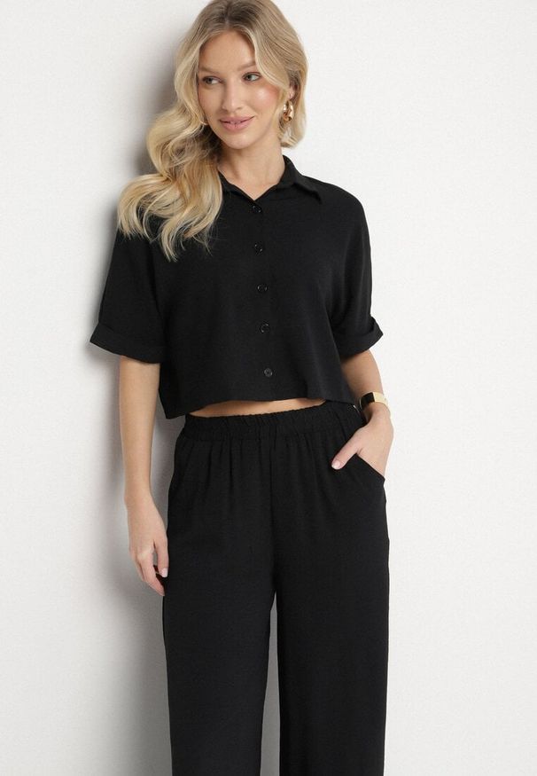 Born2be - Czarny Komplet z Szerokimi Spodniami i Krótką Koszulą z Krótkim Rękawem Mirtebia. Kolor: czarny