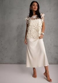 Renee - Jasnobeżowa Bawełniano-Wiskozowa Sukienka Slip Dress z Ozdobną Narzutką Sagossia. Okazja: na co dzień. Kolor: beżowy. Materiał: wiskoza, bawełna. Długość rękawa: na ramiączkach. Wzór: aplikacja. Styl: casual #1