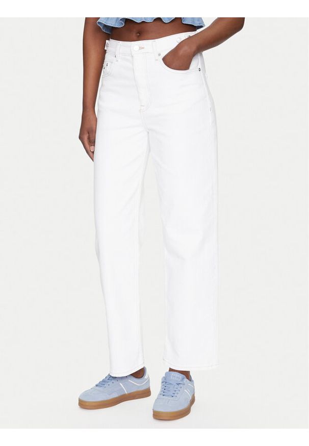 Tommy Jeans Jeansy Layla DW0DW20018 Biały Straight Fit. Kolor: biały