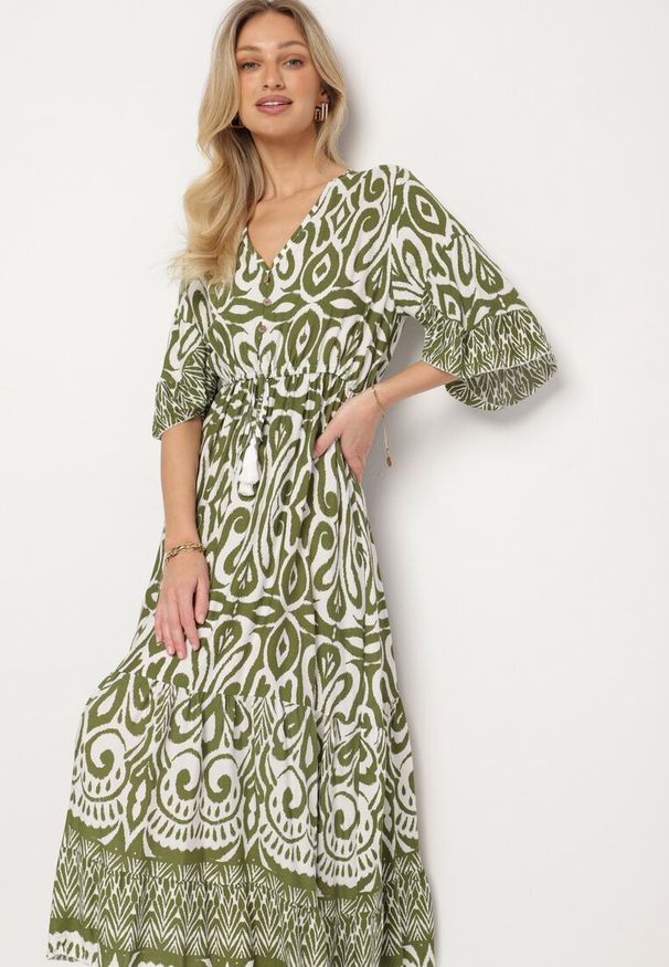 Born2be - Zielona Sukienka Bawełniana w Ornamentalny Wzór z Gumką w Talii Orrielle. Okazja: na co dzień. Typ kołnierza: dekolt w serek. Kolor: zielony. Materiał: bawełna. Typ sukienki: sportowe. Styl: casual, sportowy