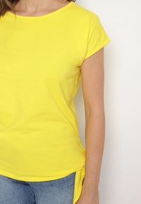Born2be - Żółty Bawełniany T-shirt z Wiązaniem Falmio. Okazja: na co dzień. Kolor: żółty. Materiał: bawełna. Styl: klasyczny, elegancki, casual #6