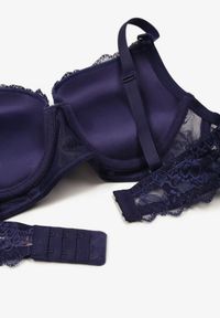 Renee - Granatowo-Różowy Biustonosz Push Up Ozdobiony Koronką Temirenna. Kolor: niebieski. Materiał: koronka. Rodzaj stanika: push-up. Wzór: aplikacja, koronka