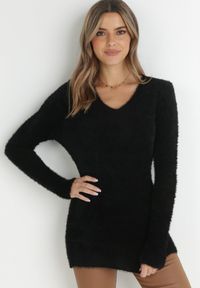 Born2be - Czarny Sweter Wełniany Panaris. Typ kołnierza: dekolt w serek. Kolekcja: plus size. Kolor: czarny. Materiał: wełna. Styl: klasyczny #6