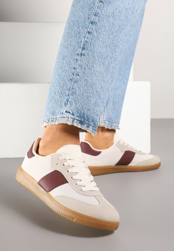 Renee - Beżowo-Bordowe Sneakersy Tenisówki w Kultowym Stylu Neolithaen. Okazja: na co dzień. Zapięcie: sznurówki. Kolor: biały. Materiał: jeans