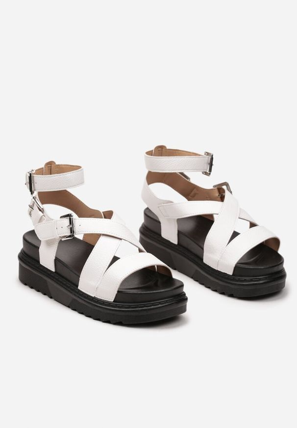 Renee - Białe Sandały Zapinane wokół Kostki na Grubej Podeszwie Diunna. Okazja: na co dzień. Zapięcie: sprzączka. Kolor: biały. Materiał: jeans. Sezon: lato. Obcas: na obcasie. Styl: casual. Wysokość obcasa: średni