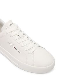 TOMMY HILFIGER - Tommy Hilfiger Sneakersy Th Court Lth Detail Ess FM0FM05367 Biały. Kolor: biały. Materiał: skóra #5