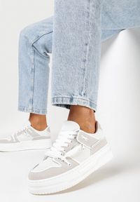 Born2be - Białe Sneakersy na Platformie z Ozdobnym Sznurowaniem Awidea. Kolor: biały. Materiał: jeans. Obcas: na platformie #1