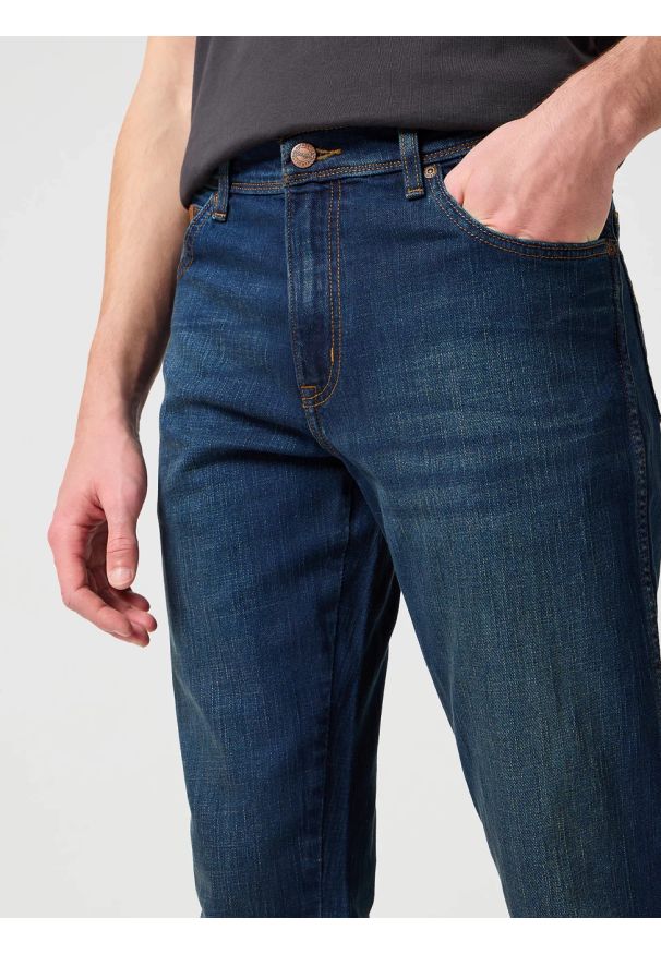Wrangler - WRANGLER TEXAS STRETCH VINTAGE TINT W12183947 112126063. Stan: podwyższony. Styl: vintage