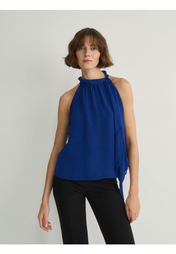 Reserved - Bluzka z ozdobnym wiązaniem - niebieski. Kolor: niebieski. Materiał: tkanina. Wzór: gładki