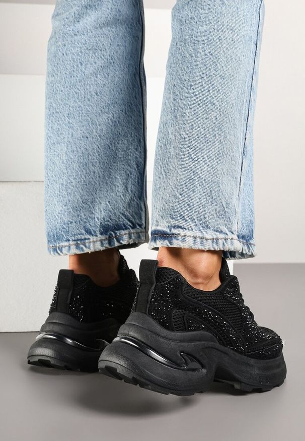 Born2be - Czarne Sneakersy na Grubej Podeszwie z Cyrkoniami Lenisse. Okazja: na co dzień. Kolor: czarny. Materiał: jeans. Obcas: na obcasie. Wysokość obcasa: niski