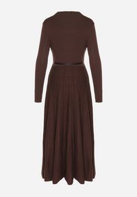 Born2be - Brązowa Rozkloszowana Sukienka z Dzianiny z Wiskozą z Długim Rękawem i Paskiem Tusmina. Okazja: na co dzień. Kolor: brązowy. Materiał: wiskoza, dzianina. Długość rękawa: długi rękaw. Styl: klasyczny, casual, elegancki #2