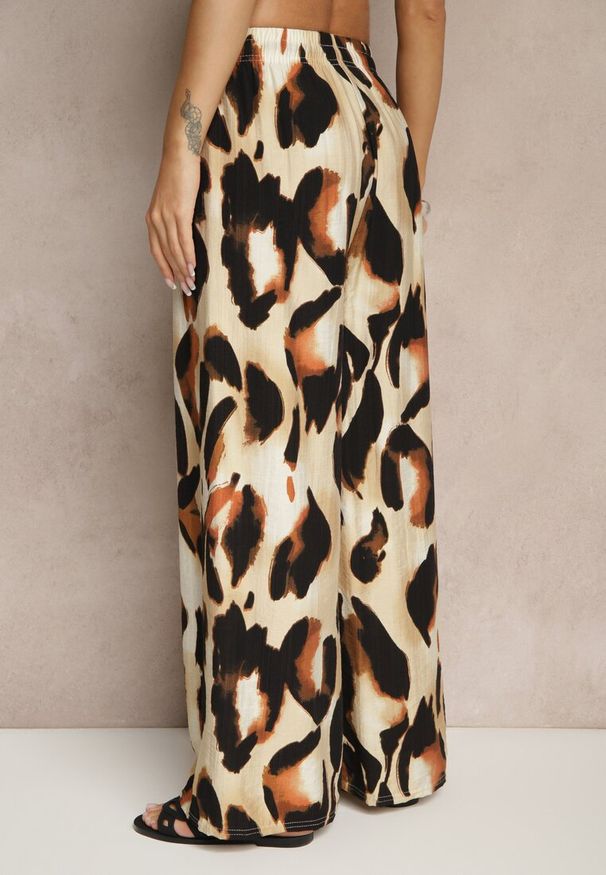 Renee - Beżowe Szerokie Spodnie High Waist z Wiskozą w Panterkowy Wzór Zeviera. Okazja: na co dzień. Stan: podwyższony. Kolor: beżowy. Materiał: wiskoza. Styl: casual, elegancki