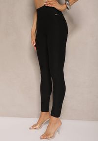 Renee - Czarne Spodnie Skinny High Waist z Gumką w Talii Ivelbia. Okazja: na co dzień. Stan: podwyższony. Kolor: czarny. Styl: casual