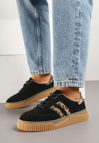 Renee - Czarne Zamszowe Sneakersy w Stylu Kultowych Tenisówek ze Skórzaną Wkładką i Wzorem w Panterkę Tenannia. Okazja: na co dzień. Kolor: czarny. Materiał: zamsz, skóra. Wzór: motyw zwierzęcy