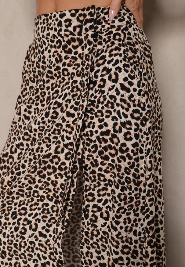 Renee - Brązowa Rozkloszowana Spódnica z Wiskozy ze Wsuwanymi Kieszeniami Koselle. Okazja: na randkę, na co dzień. Kolor: brązowy. Materiał: wiskoza. Styl: casual, elegancki