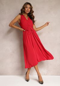 Renee - Bordowa Sukienka Nikora. Kolor: czerwony. Materiał: materiał, tkanina. Długość rękawa: bez rękawów. Wzór: jednolity, gładki. Typ sukienki: kopertowe. Styl: elegancki #1