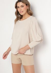 Born2be - Beżowa Bluzka o Kroju Nietoperza z Guzikami Jenadwen. Okazja: na co dzień. Kolor: beżowy. Styl: casual #5