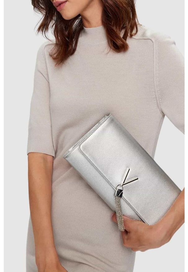 Valentino by Mario Valentino - VALENTINO Srebrna kopertówka Divina Pochette. Kolor: srebrny