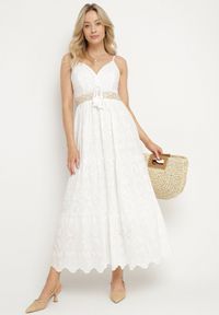 Born2be - Biała Bawełniana Sukienka na Ramiączkach Zdobiona Haftem Polaviel. Okazja: na co dzień. Typ kołnierza: dekolt w kształcie V. Kolor: biały. Materiał: bawełna. Długość rękawa: na ramiączkach. Wzór: aplikacja, haft. Styl: boho, elegancki, casual #6