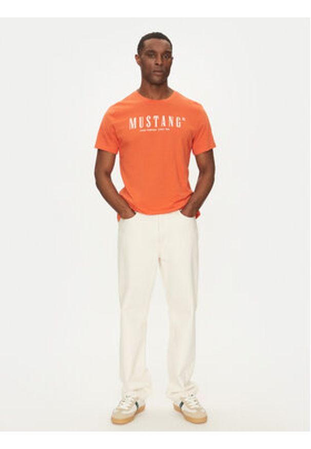 Mustang T-Shirt Austin 1016264 Pomarańczowy Regular Fit. Kolor: pomarańczowy. Materiał: bawełna