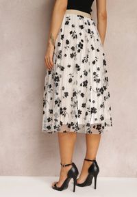 Renee - Jasnobeżowa Spódnica Midi Tiulowa z Welurowymi Kwiatami i Gumką w Talii Zihrosa. Kolor: beżowy. Materiał: welur, tiul. Wzór: kwiaty #3