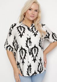 Born2be - Biało-Czarna Koszula z Tkaniny z Wiskozą w Etniczny Wzór z Podpinanymi Rękawami Fommea. Okazja: na co dzień. Kolekcja: plus size. Kolor: czarny. Materiał: wiskoza, tkanina. Styl: klasyczny, casual, elegancki #6