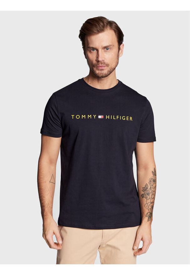 TOMMY HILFIGER - Tommy Hilfiger T-Shirt Cn SS Logo UM0UM01434 Granatowy Regular Fit. Kolor: niebieski. Materiał: bawełna