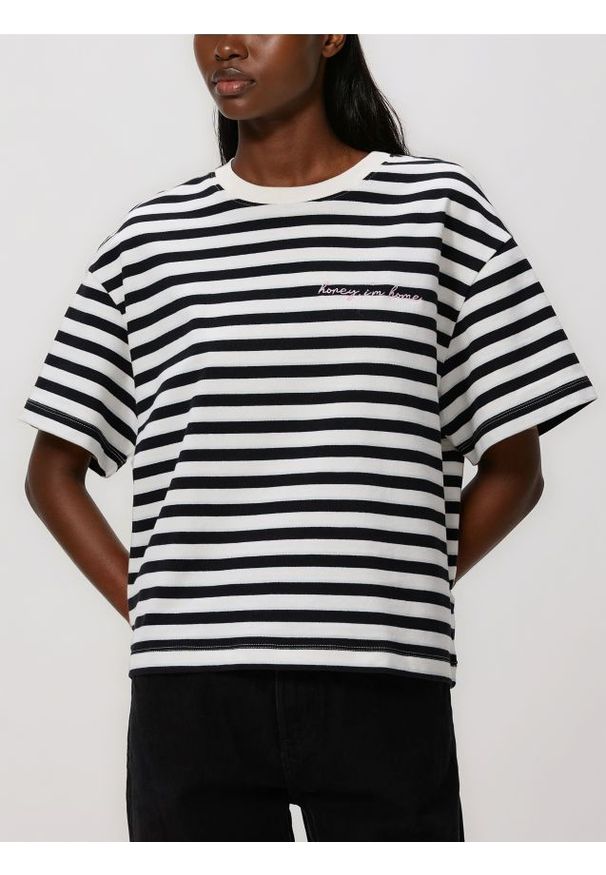 Reserved - T-shirt w paski z nadrukiem - wielobarwny. Materiał: dzianina, bawełna. Wzór: nadruk, paski