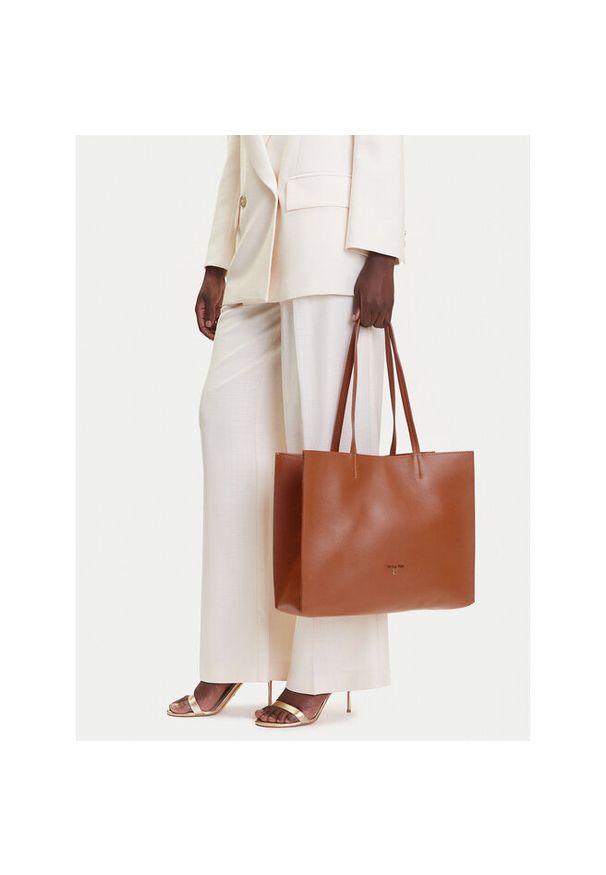 Torebka Patrizia Pepe. Kolor: brązowy