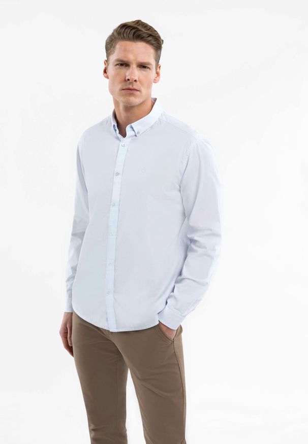 Volcano - Jasnoniebieska koszula, Slim Fit, K-LARGO. Typ kołnierza: button down. Kolor: niebieski. Materiał: materiał, bawełna, jeans. Długość rękawa: długi rękaw. Długość: długie. Wzór: prążki. Styl: elegancki, klasyczny