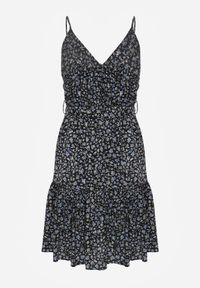 Born2be - Czarna Sukienka z Wiskozy Eudaia. Okazja: na co dzień. Kolor: czarny. Materiał: wiskoza. Długość rękawa: na ramiączkach. Wzór: kwiaty. Styl: elegancki, klasyczny, casual #4