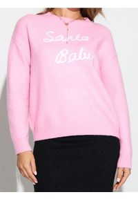 Sinsay - Świąteczny sweter z napisem "Santa Baby" z domieszką wełny - różowy. Kolor: różowy. Materiał: wełna. Wzór: napisy. Styl: wizytowy #1