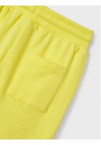 Mayoral Spodnie dresowe 742 Żółty Regular Fit. Kolor: żółty. Materiał: bawełna
