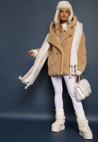 Renee - Beżowa Futerkowa Kurtka Teddy z Kapturem z Wsuwanymi Kieszeniami Gerovia. Okazja: na co dzień. Typ kołnierza: kaptur. Kolor: beżowy. Materiał: jeans. Styl: elegancki, casual #3