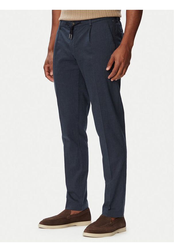 Bugatti Chinosy 1950-16210E Granatowy Slim Fit. Kolor: niebieski. Materiał: bawełna