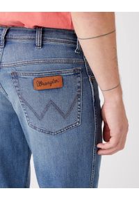 Wrangler - WRANGLER TEXAS MĘSKIE SPODNIE JEANSOWE DUSKY CLOUD W121YJ38R 112145780
