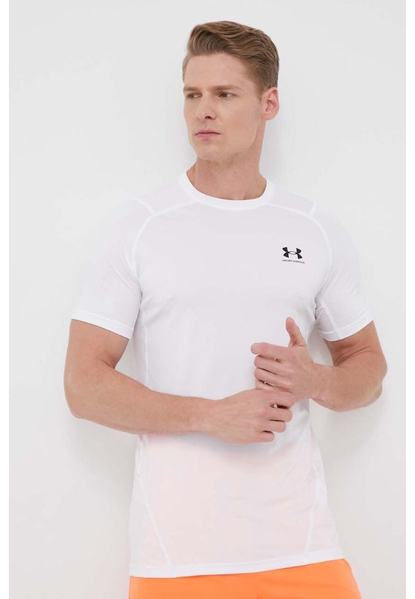 Under Armour t-shirt treningowy kolor biały gładki 1361683-001. Kolor: biały. Materiał: skóra, materiał. Wzór: gładki