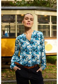 MOODO - Wzorzysta koszula niebieska. Kolor: niebieski. Materiał: wiskoza #1