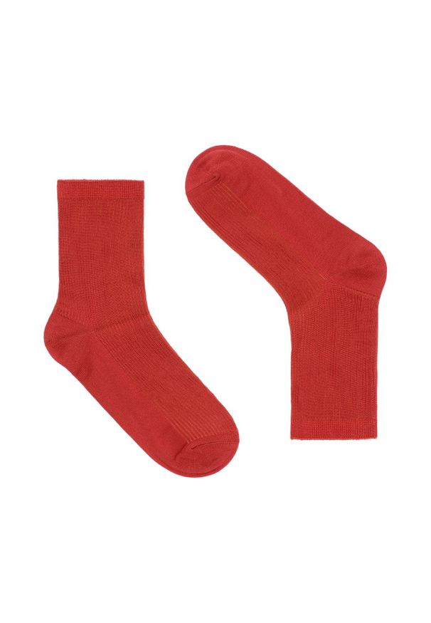 Ochnik - Długie czerwone skarpety damskie. Kolor: czerwony. Materiał: elastan, tkanina, poliester, prążkowany