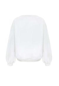 DOLLINA - Biała bluza z haftowanym logo. Kolor: biały. Materiał: bawełna. Wzór: haft