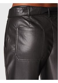 Comma Spodnie z imitacji skóry 2120602 Czarny Regular Fit. Kolor: czarny. Materiał: skóra #5