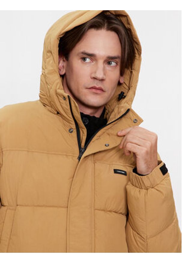 Calvin Klein Kurtka zimowa Crinkle K10K112228 Beżowy Regular Fit. Kolor: beżowy. Materiał: syntetyk. Sezon: zima