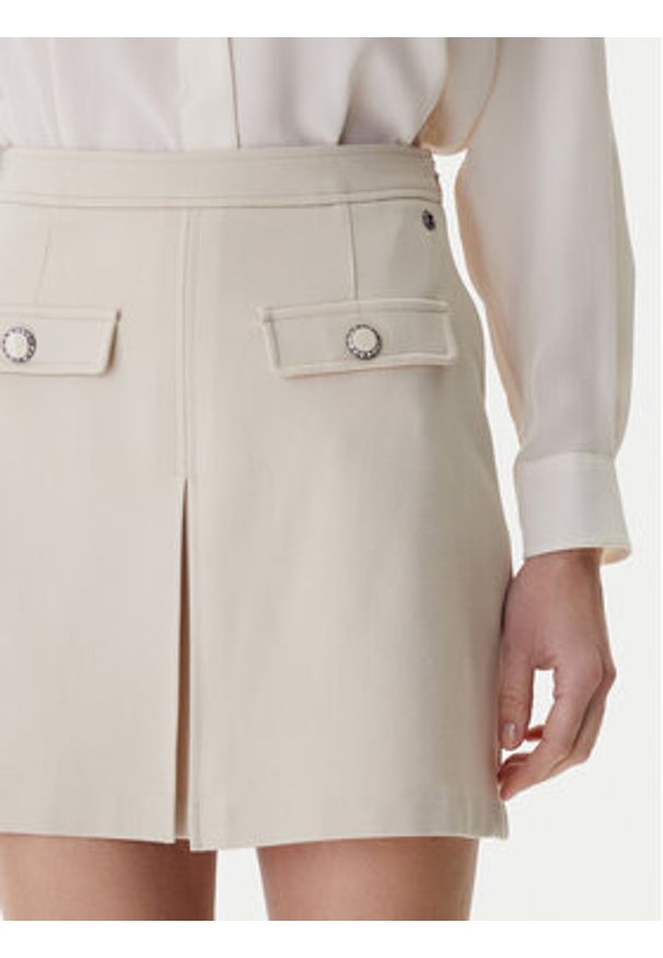Guess Spódnica mini W6RD57 KCMU2 Beżowy Classic Fit. Kolor: beżowy. Materiał: syntetyk